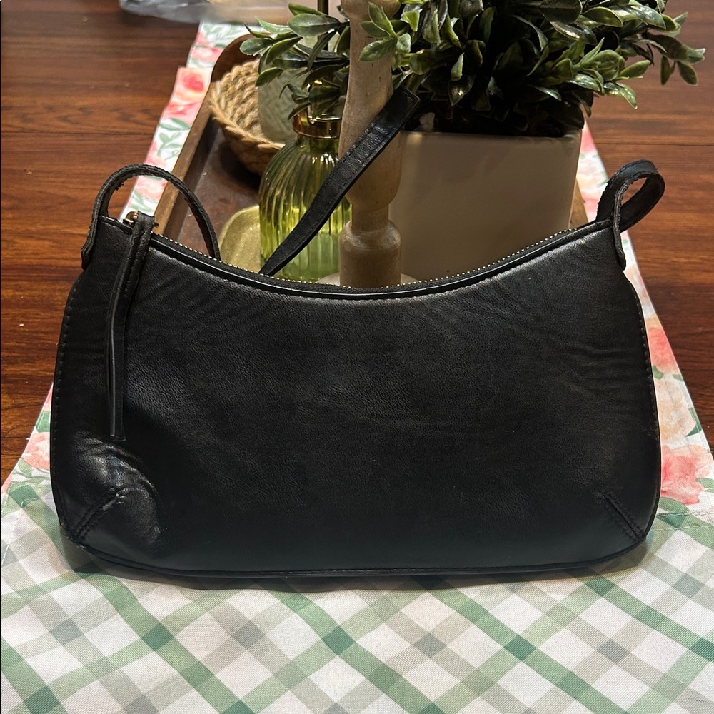 H&M Elegant Black faux Leather Shoulder Bag - Picture 2 of 2